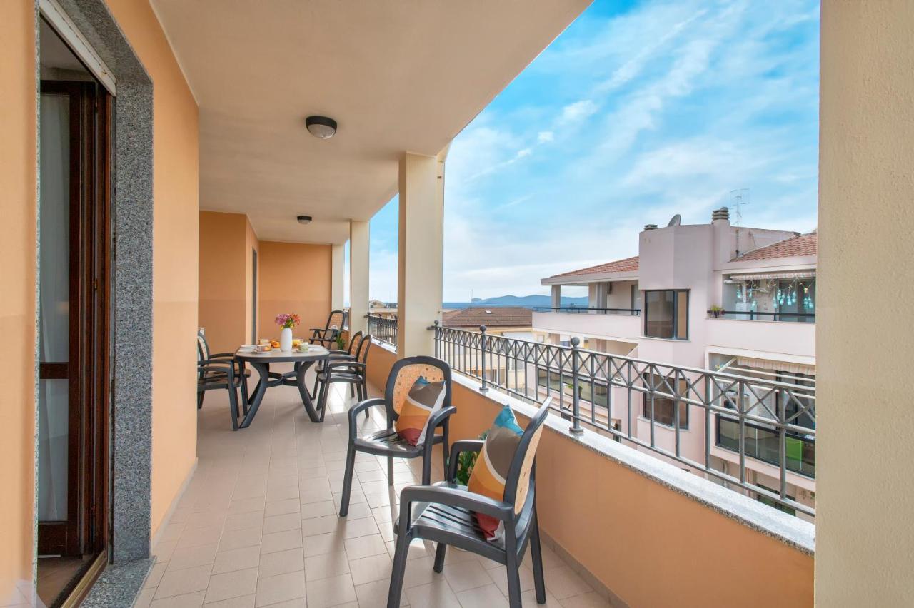 Le Terrazze Apartments Альгеро Екстер'єр фото