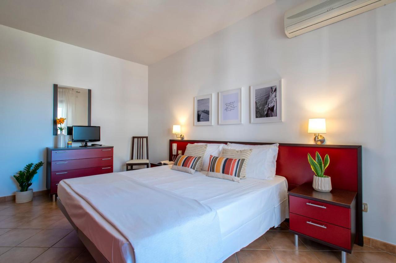 Le Terrazze Apartments Альгеро Екстер'єр фото