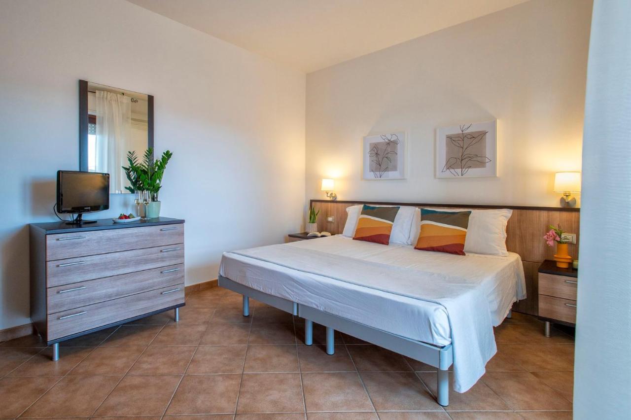 Le Terrazze Apartments Альгеро Екстер'єр фото